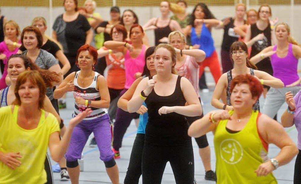 Einer macht vor, alle machen nach. Das Fitness-Konzept Zumba ist schon in den90er-Jahren von einem Tänzer aus Kolumbien entwickelt worden.