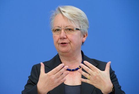Bundesforschungsministerin Annette Schavan (CDU) spricht während einer Pressekonferenz in Berlin. (FOTO: DPA)