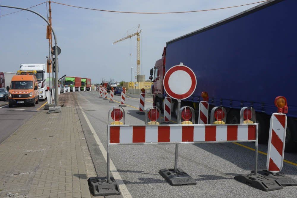 Die B 100 ist nicht nur bei Landsberg wegen Bauarbeiten ein Nadelöhr. Auch bei Peißen und Bitterfeld wird gebaut.
