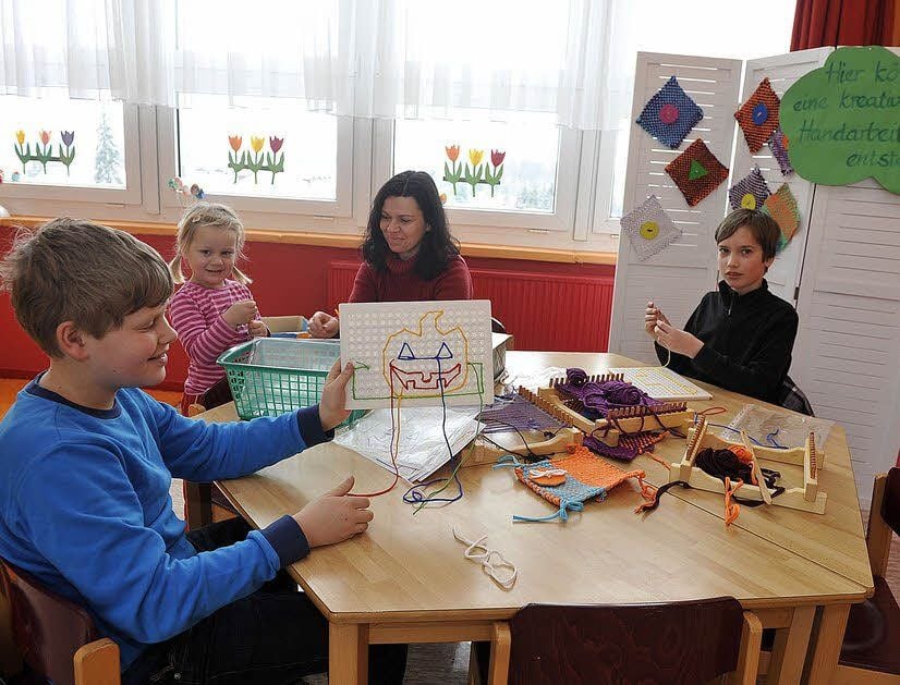 Grundschüler aus Klieken im Kreis Wittenberg in ihrem Kreativraum