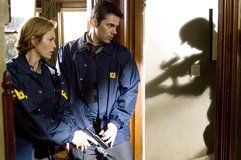 FBI-Agentin Jennifer Marsh (Diane Lane) und Detective Eric Box (Billy Burke) in einer Szene des Films "Untraceable". (Foto: dpa)