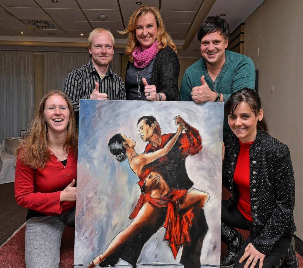 Katja Wolf, Jan Zimmermann, Claudia Schwalenberg, Olaf Bülow und Doreen Richter (v.l.n.r.) wissen, Tanzen macht Spaß. Am 20. Februar laden sie zur Jubiläumstanznacht ein.