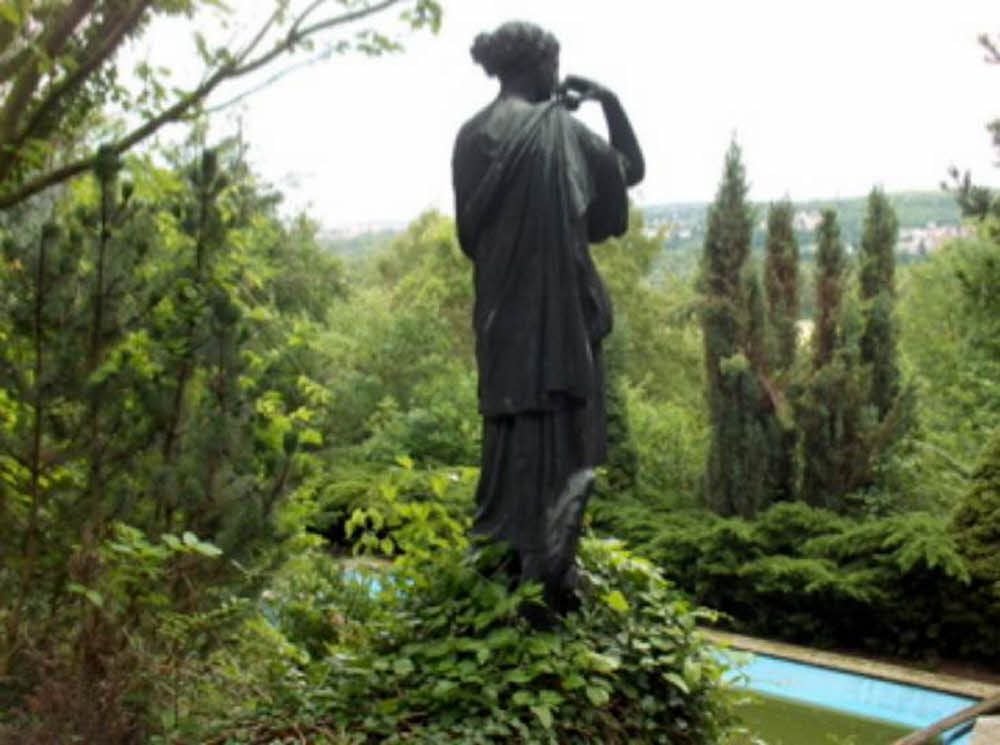 Wer hat diese Statue gesehen oder kann Angaben machen?