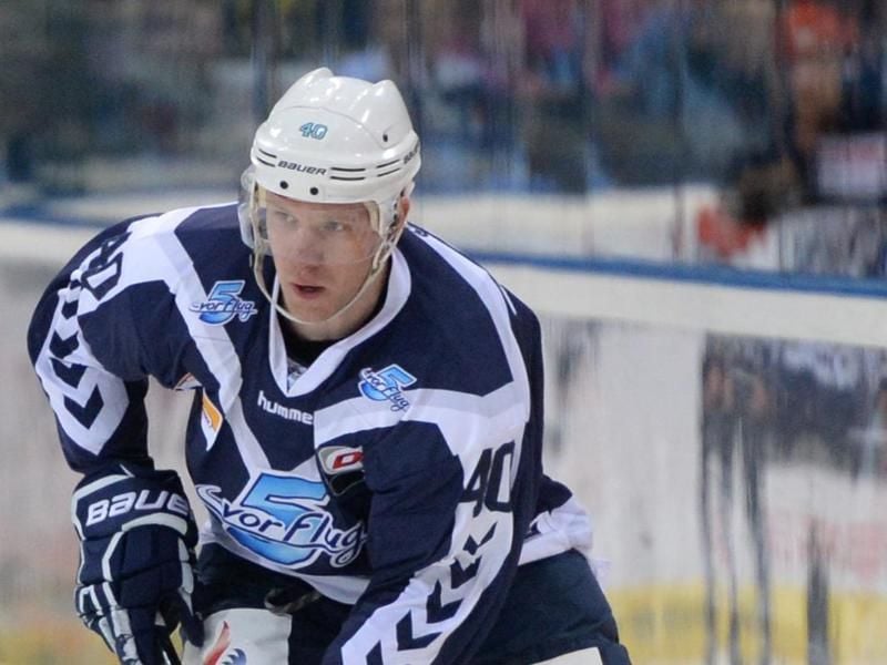Marcel Müller 2015 im Trikot der Hamburg Freezers. Foto: Daniel Bockwoldt