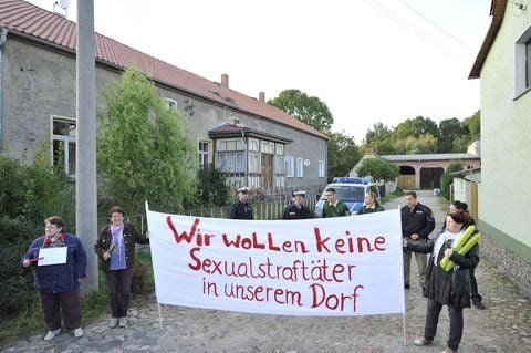 In dem Dorf Insel bei Stendal protestieren die Bürger gegen die Einquartierung zweier entlassener Sexualstraftäter in ihrem Ort. (ARCHIVFOTO: ANDREAS STEDTLER)
