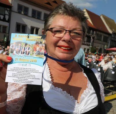 Christine Brunner ist stolz auf ihr VIP-Ticket