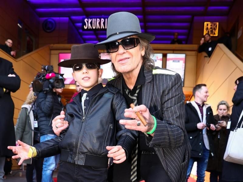 Sänger Udo Lindenberg (r.) mit elfjährigem Fan. Foto: Christian Charisius