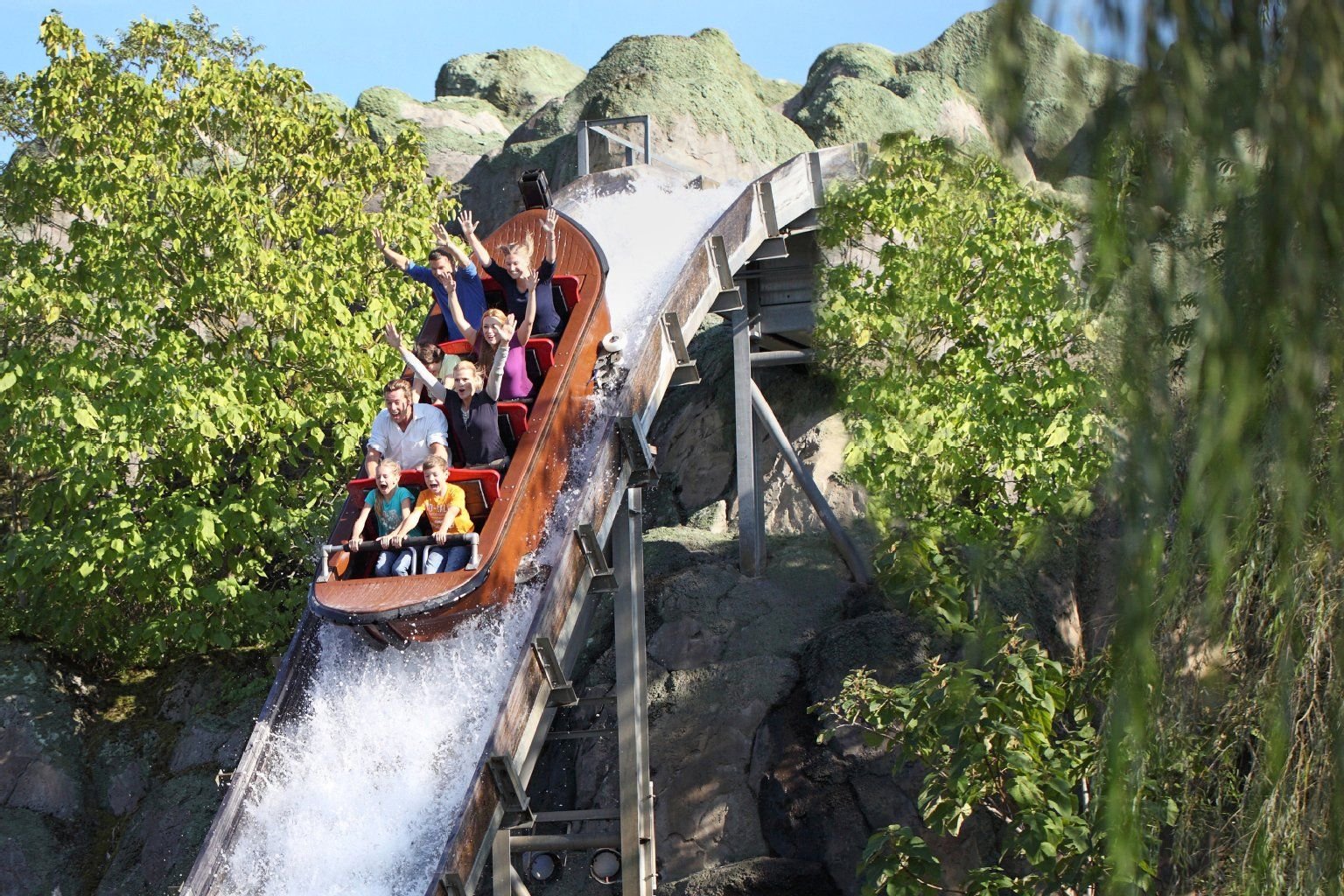 Es darf wieder gerutscht werden: Ende März öffnen die meisten deutschen Freizeitparks.