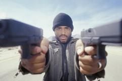 Larenz Tate als Demetrius Hicks in dem Actionfilm "Extreme Rage" von F. Gary Gray. Der Cop Sean Vetter bekaempft auf unkonventionelle Weise ein Drogenkartell, um den Tod seiner Frau zu raechen. (Foto: dpa)