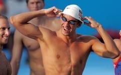US-Goldmedaillen-Hoffung Michael Phelps (Mitte) trainert im Olympia-Aqua-Center. (Foto: dpa)