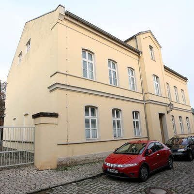 Das ehemalige Schulgebäude