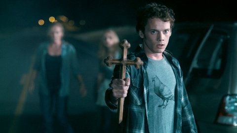 Anton Yelchin als Charley (vorne) in dem Horrorfilm "Fright Night" von Craig Gillespie. (FOTO: DAPD)