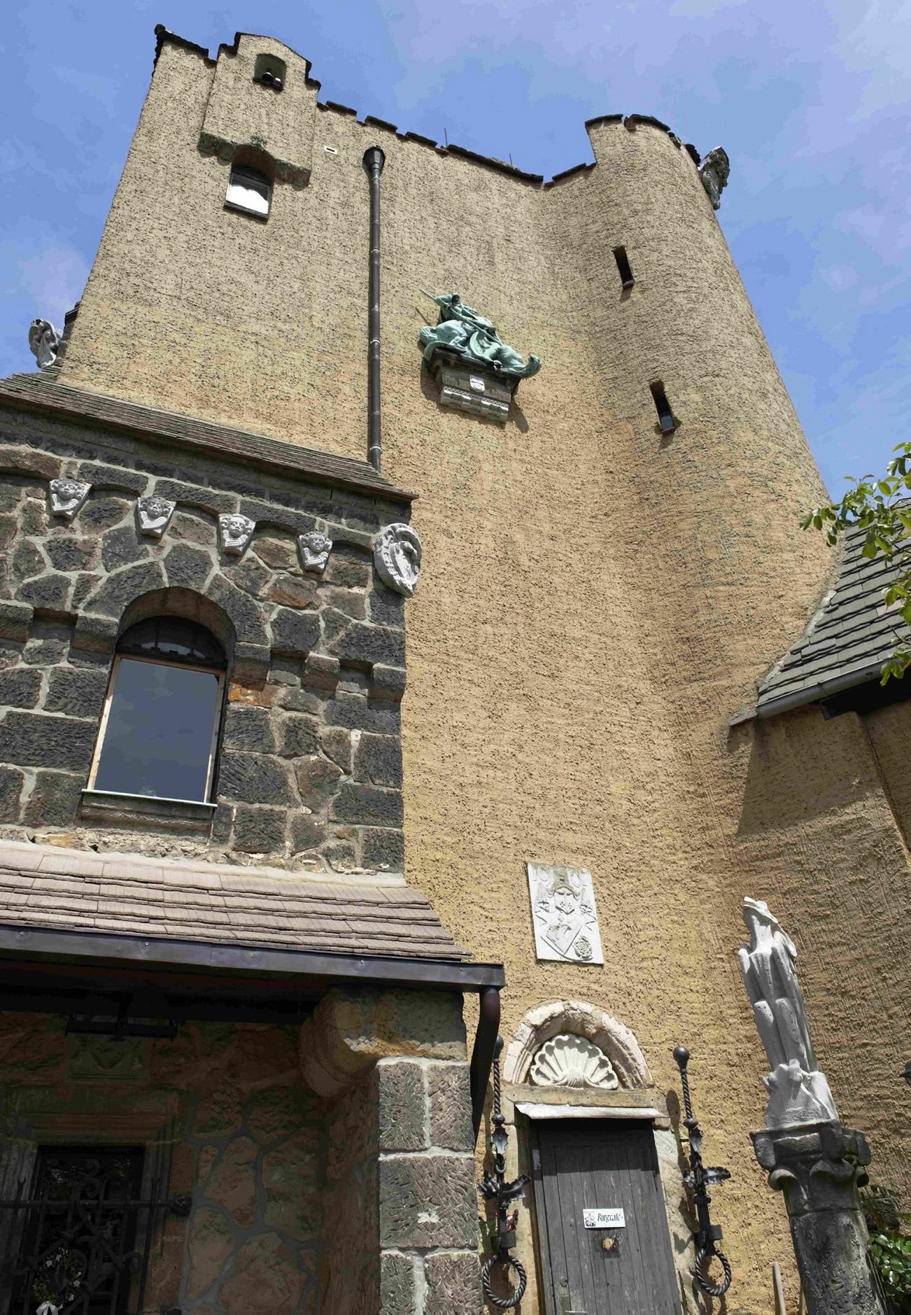 Der Förderverein schließt bis Januar 2019 den Park der Roseburg zwischen Ballenstedt und Rieder.