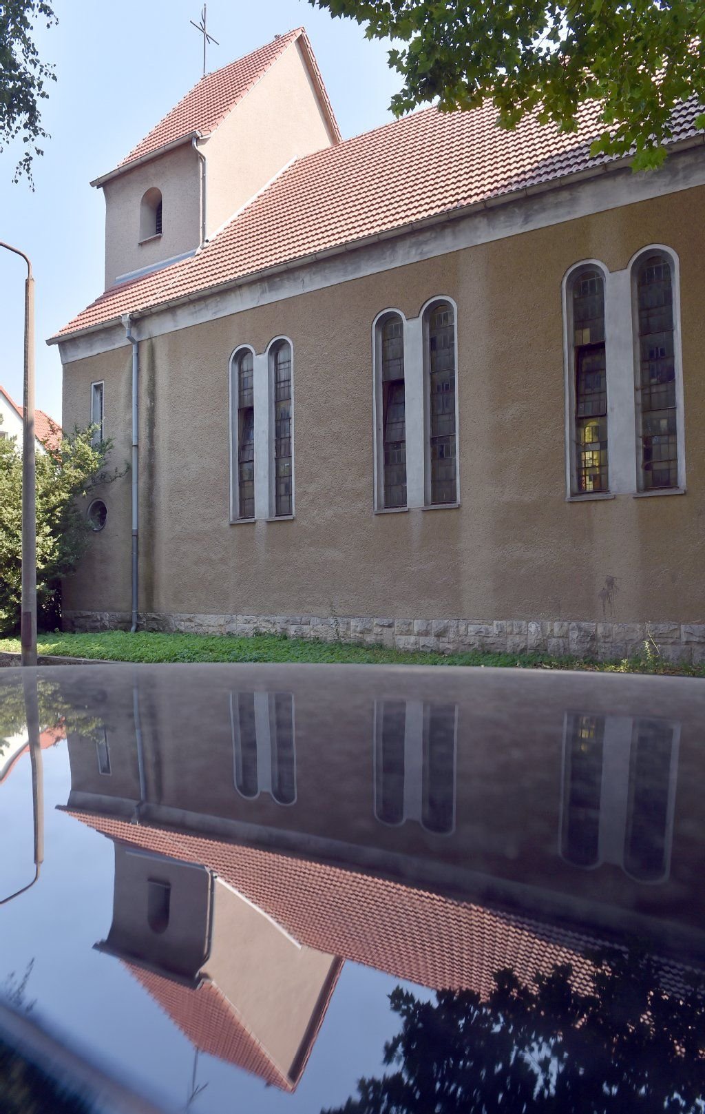 Die entwidmete Kirche in Großkayna (Sachsen-Anhalt) dient heute dem Zentrum für Zirkus und bewegtes Lernen Halle als Trainings- und Spielstätte