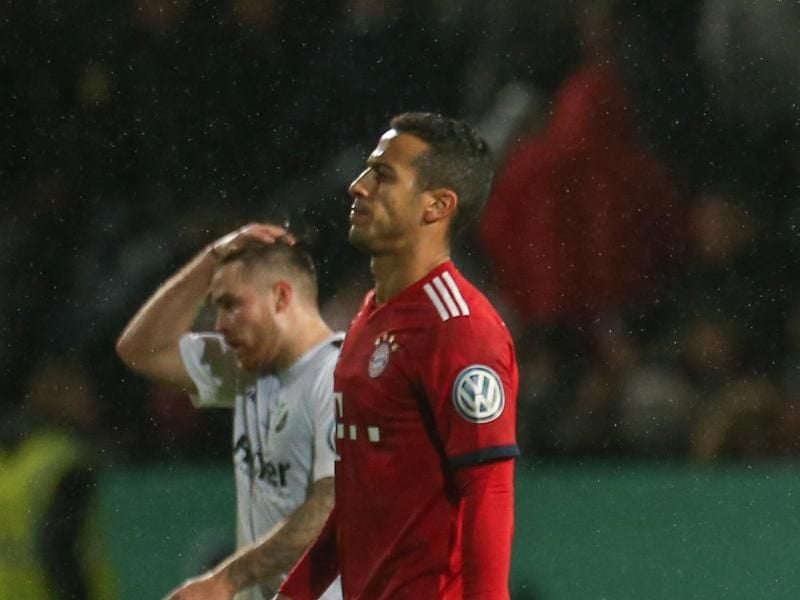 Thiago (r) hat sich beim Spiel gegen den SV Rödinghausen verletzt. Foto: Friso Gentsch