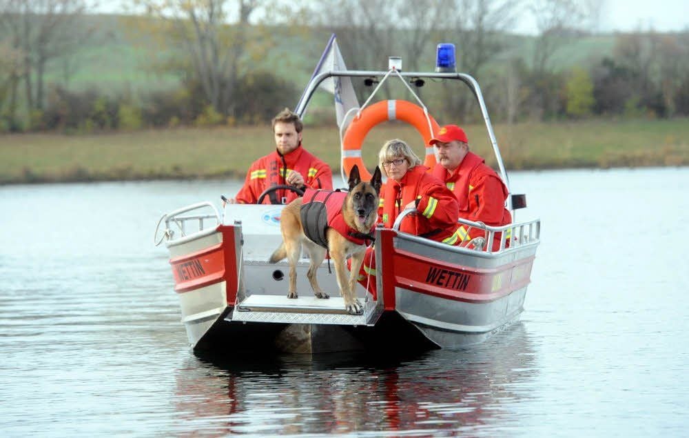 Die Wasserrettung und die Hundestaffel arbeiten eng zusammen.