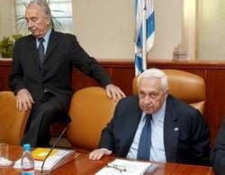 Ariel Sharon (R) und Shimon Peres
