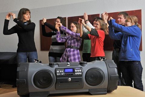 Gebärdenchor des Berufsbildungswerkes Leipzig. (FOTO: DPA)