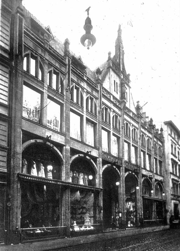 Die ursprüngliche Fassade ist nicht mehr erhalten.