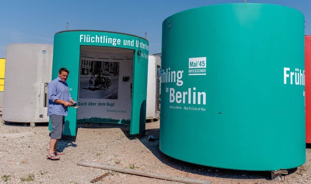 Der Geschäftsführer von Veloform media - Anselm Franz - zeigt, was mit Ideenreichtum aus Regenwasserspeichern werden kann, hier sind es Ausstellungspavillons. Seit sechs Jahren arbeitet das Berliner Unternehmen mit der Coswiger Firma Mall zusammen.