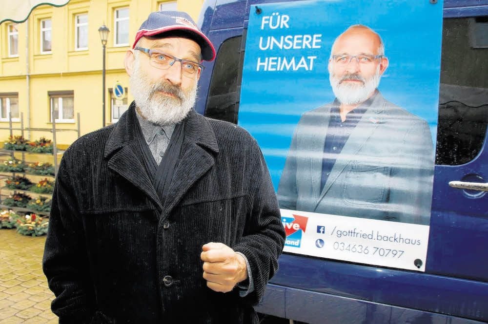 Sieht sich gerne als Kümmerer: der AfD-Abgeordnete Gottfried Backhaus vor seinem Wahlkreis-Mobil in Allstedt.