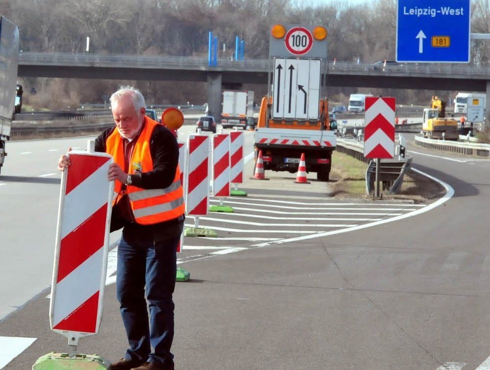 Auf der Autobahn A 9 wird wieder gebaut.