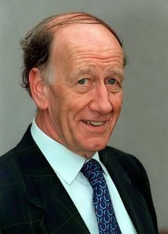 Der Althistoriker und ehemaliger Präsident der Deutschen Akademie für Sprache und Dichtung, Christian Meier, aufgenommen am 11.10.1996 (Archivfoto), feiert am 16.02.2004 seinen 75. Geburtstag. Meier gilt als entschiedener Gegner der Rechtschreibreform und wird auch sein geplantes Buch über Europa auf jeden Fall nicht in neuer Rechtschreibung verfassen. Der Streit um die Reform habe beim ihm den Glauben an die Demokratie erheblich erschüttert, wie er sagt. (Foto: dpa)