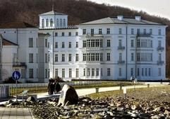 Das Kempinski Grand Hotel Heiligendamm (Kategorie: Fünf Sterne Plus) wurde im Jahr 2003 in Deutschlands ältestem Seebadeort eröffnet. Sehenswert sind vor alle die klassizistischen Villen im Ortskern. (Foto: dpa)