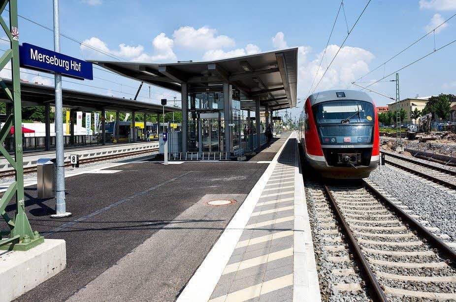 Am neuen Merseburger Bahnhof werden in den kommenden Wochen noch einige abschließende Arbeiten durchgeführt.