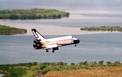 Space Shuttle Columbia kurz vor der Landung am 3. Mai 1998 (Foto: dpa)