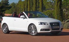 Das A 3-Cabrio mit 2,0-Liter-TFSI mit 200 PS kostet mindestens 35150 Euro und schafft von 231 km/h. (Foto: dpa)
