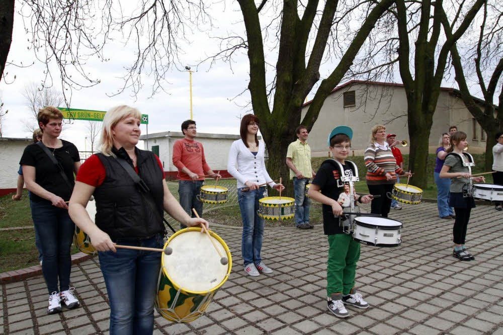 Jeden Mittwoch wird am Vereinshaus geprobt. Samstag treffen sich die Mitglieder des Fanfarenzuges Osterfeld zu einem Trainingstag.