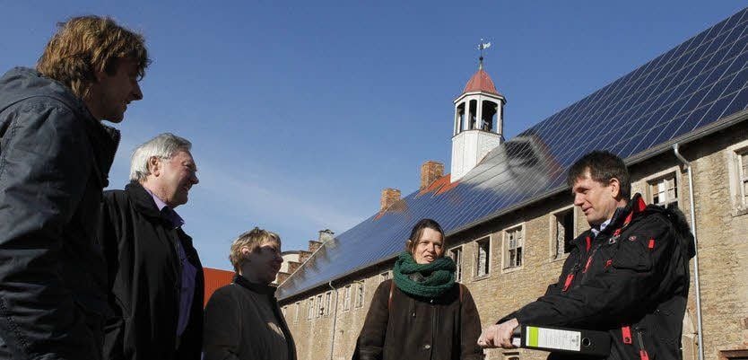 Peter Endres (v.r.n.l.) und seine Frau Heidrun mit Ortsbürgermeisterin Petra Wernicke.