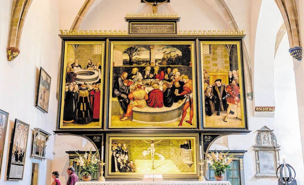 Wittenbergs Stadtkirche ist auch Cranachs Kirche. Der große Reformationsalter etwa wurde von Cranach dem Älteren begonnen und von seinem Sohn und dessen Werkstatt weitergeführt.