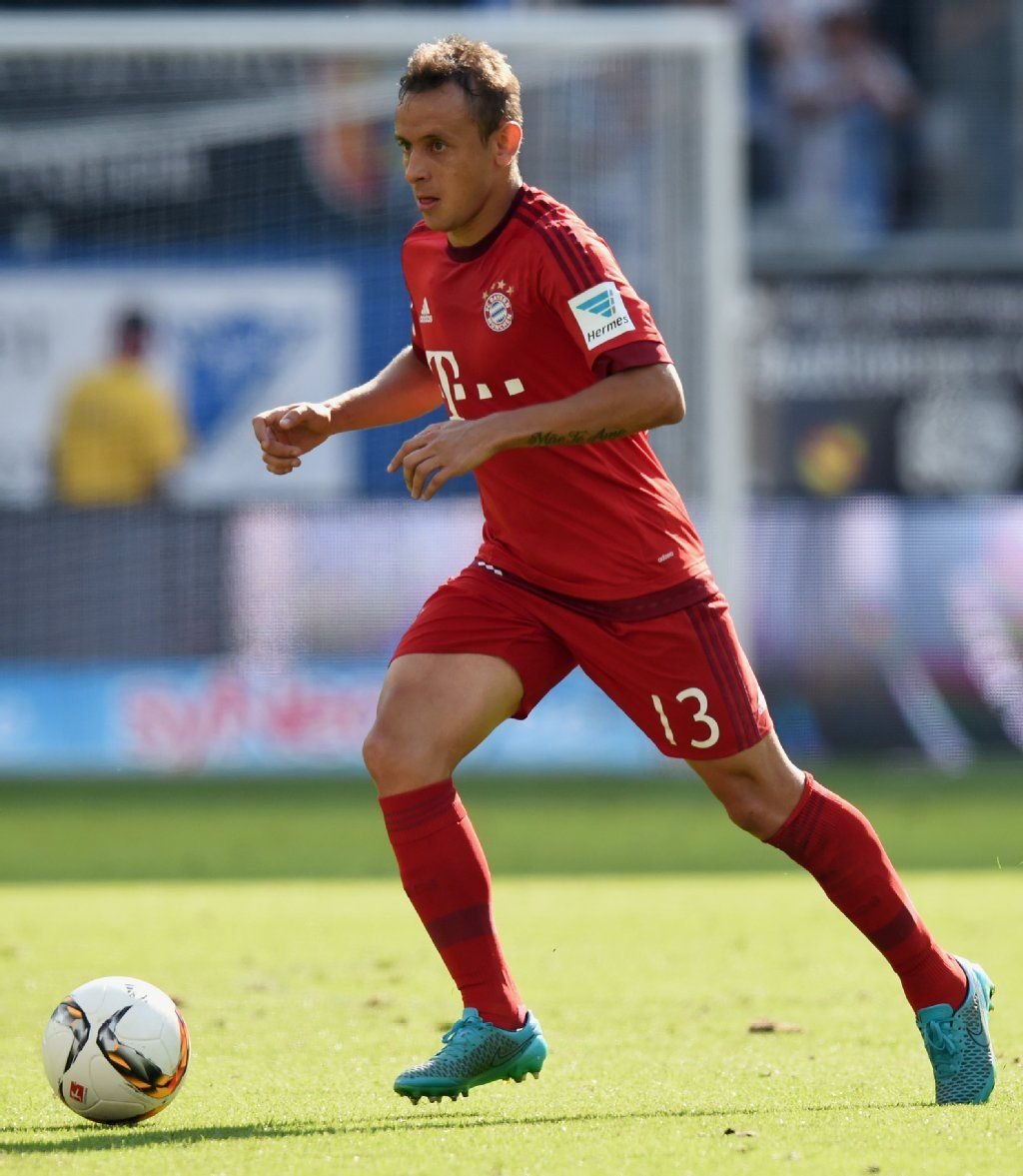 Bayern-Verteidiger Rafinha spielt für Bundestrainer Löw keine Rolle.
