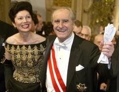 Österreichs Staatspräsident Thomas Klestil und seiner Frau Margott Klestil-Loeffler auf dem Wiener Opernball (Archivfoto: dpa)