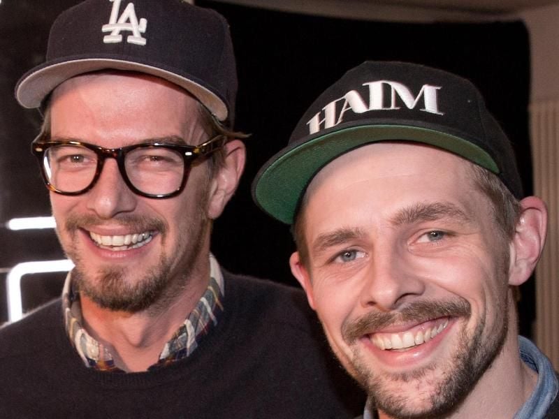 Wie ein altes Ehepaar: Joko Winterscheidt (l) und Klaas Heufer-Umlauf. Foto: Jörg Carstensen