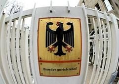 Außenansicht des Eingangsbereichs des Bundesgerichtshofs (BGH) in Karlsruhe. (Foto: dpa)