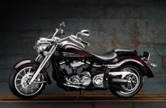 Durchzugskräftiger V2-Motor - der Cruiser XV 1900 Midnight Star von Yamaha wird von einem 74 kW/100 PS starken Twin angetrieben, der ein maximales Drehmoment von 167 Newtonmetern entwickelt. (Foto: dpa)