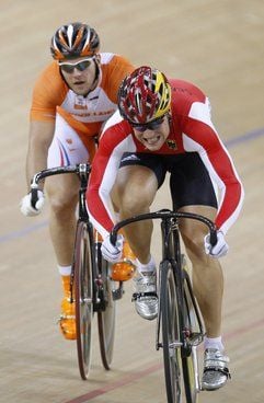 Der deutsche Bahnradsportler Maximilian Levy (re.) im Wettkampf. (Foto: dpa)