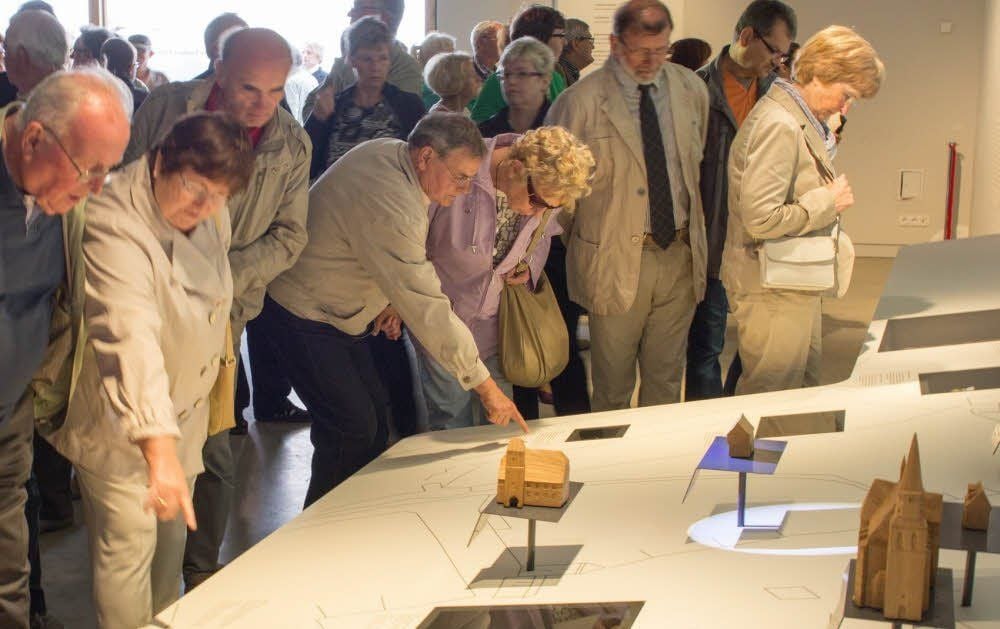 Am Eröffnungstag gab es einen großen Besucherandrang im neuen Luthermuseum in Mansfeld.