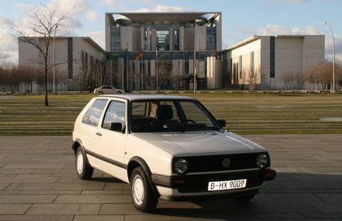 Ein erster Versuch, den Golf II zu versteigern, war Mitte April geplatzt. Ebay-Nutzer hatten fast 130 000 Euro für den 22 Jahre alten Golf geboten, viele von ihnen hatten jedoch nur zum Spaß mitgemacht. (FOTO: DPA)
