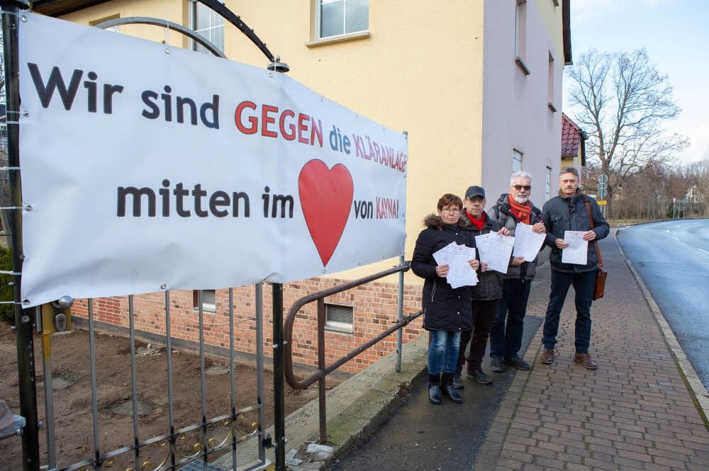 Anwohner protestieren gegen den Standort der Anlage.