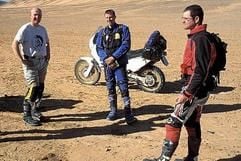 Das Archivbild zeigt drei der Deutschen, die unter den verschollenen Sahara-Touristen sind. (Foto: dpa)