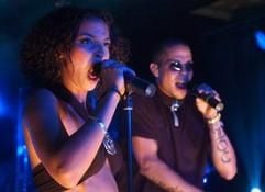 Auf den Brettern, die die Welt bedeuten: Bro'Sis gingen aus der letzten Popstars-Staffel hervor. (Foto: dpa)