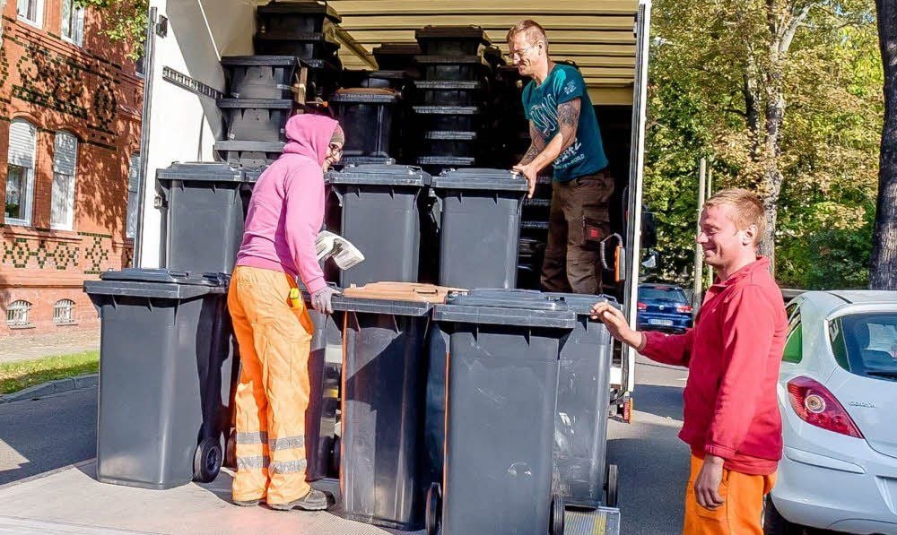 Nach gutem Start Mitte September ist die Auslieferung der mit Chip ausgestatteten Müllbehälter im Landkreis ins Stocken geraten.