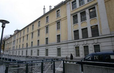 Das Frauengefängnis «Am Neudeck» in München (Oberbayern). Für 13 Millionen Euro möchte der Verein BISS, Herausgeber der ältesten deutschen Straßenzeitung mit obdachlosen Verkäufern, aus dem Gefängnis ein 4-Sterne-Hotel machen. (FOTO: DPA)