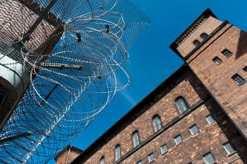 Ein Sicherungszaun der Justizvollzugsanstalt (JVA) Halle, auch bekannt als «Roter Ochse» (FOTO: DAPD)