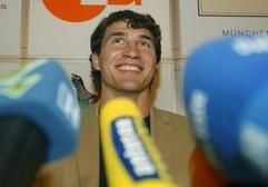 Wladimir Klitschko steht bei einer Pressekonferenz in München Rede und Antwort. (Foto: dpa)