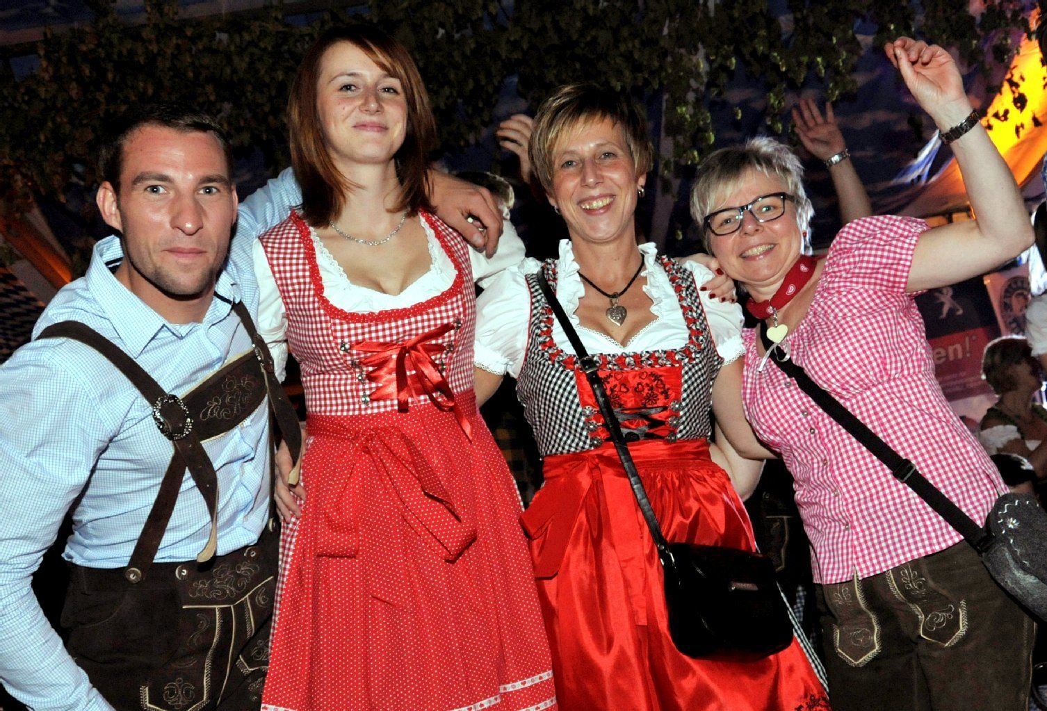 Auch die Bernburger trugen ganz bayrisch Lederhose und Dirndl.